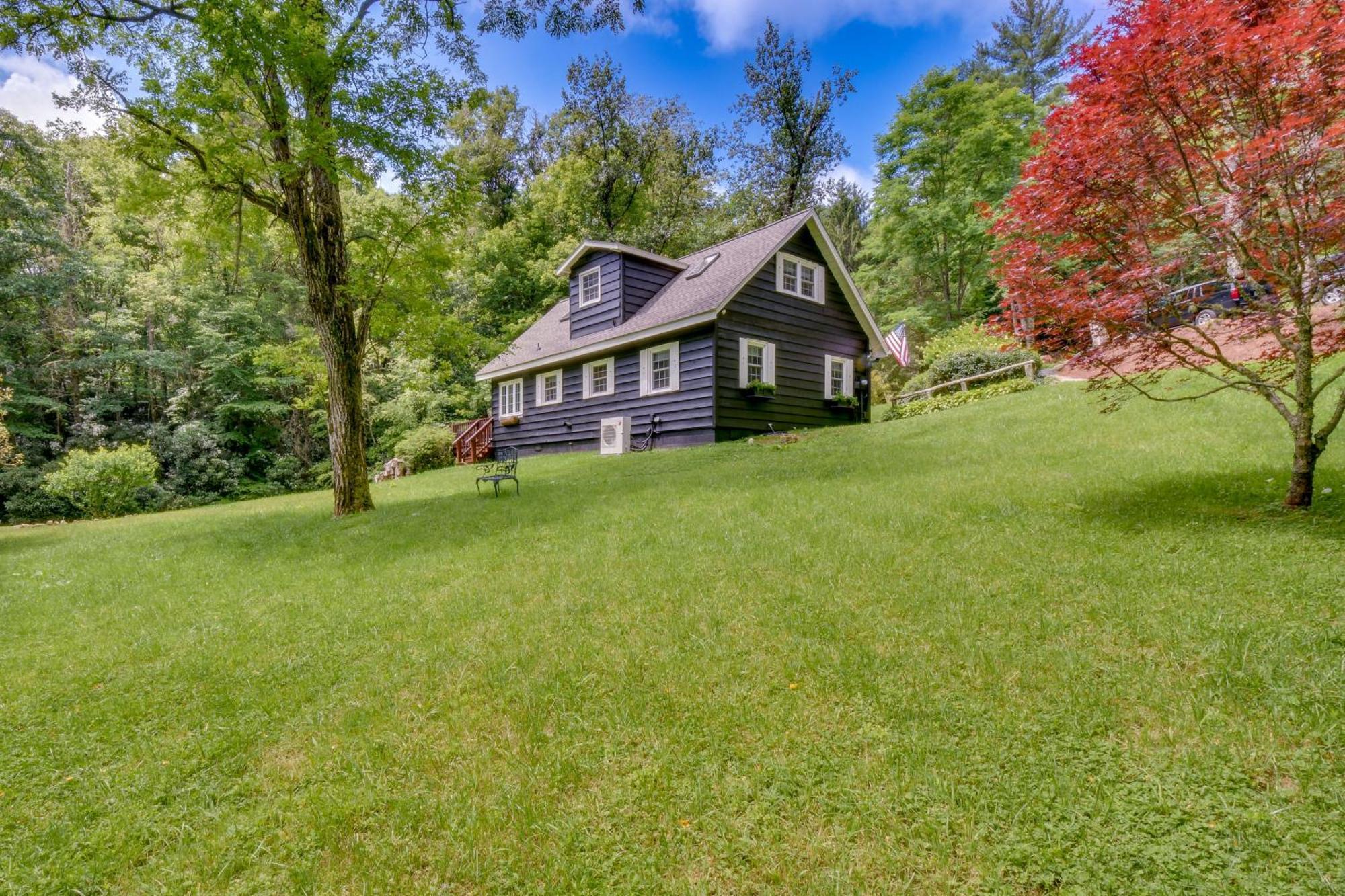 Enchanting Highlands Cottage With Pond And Falls! Buitenkant foto